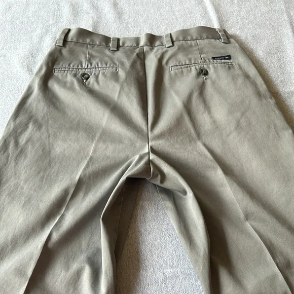 3 for 1 price: 3 pair of Men’s Dockers D3 classic fit khakis - Size 31x30. - Picture 8 of 11